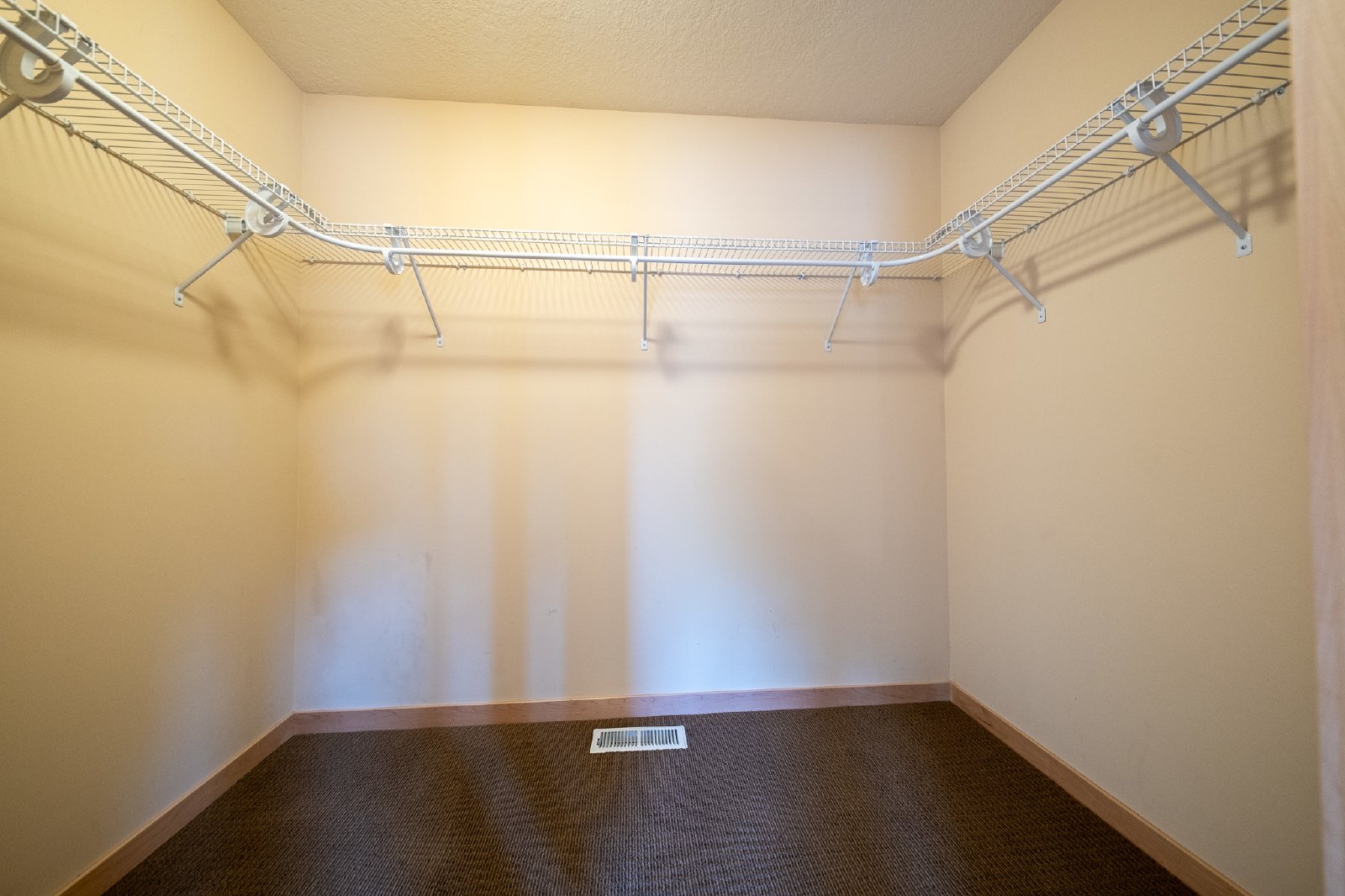 Berwood Avenue West, Vadnais Heights (852) MJ KK1 - 1 property image
