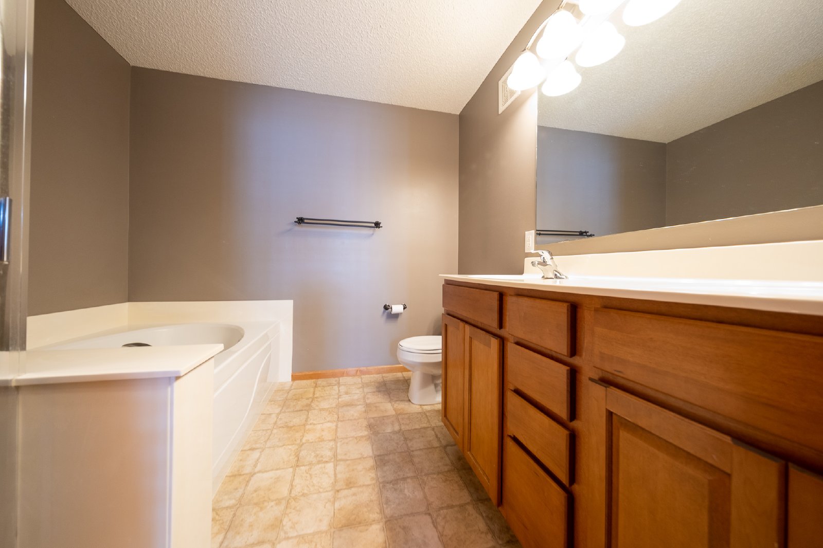 Fergus Street Northeast, Blaine (10930, Unit F) MJ KZ1 - 1 property image