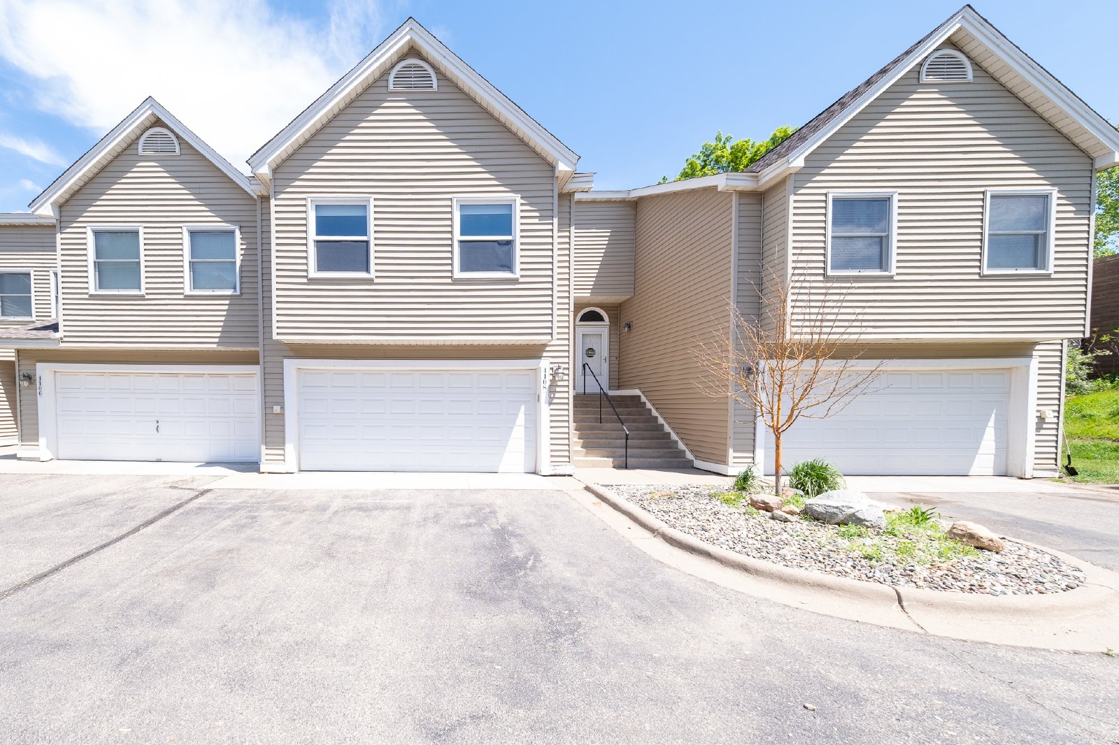 South Meadowlark Road, Eagan (4108) LS KK1 *HWP* - 1 property image