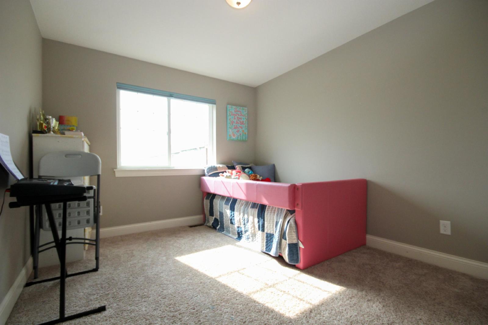 Glassfern Lane, Lakeville (18170) LY KZ1 - 1 property image