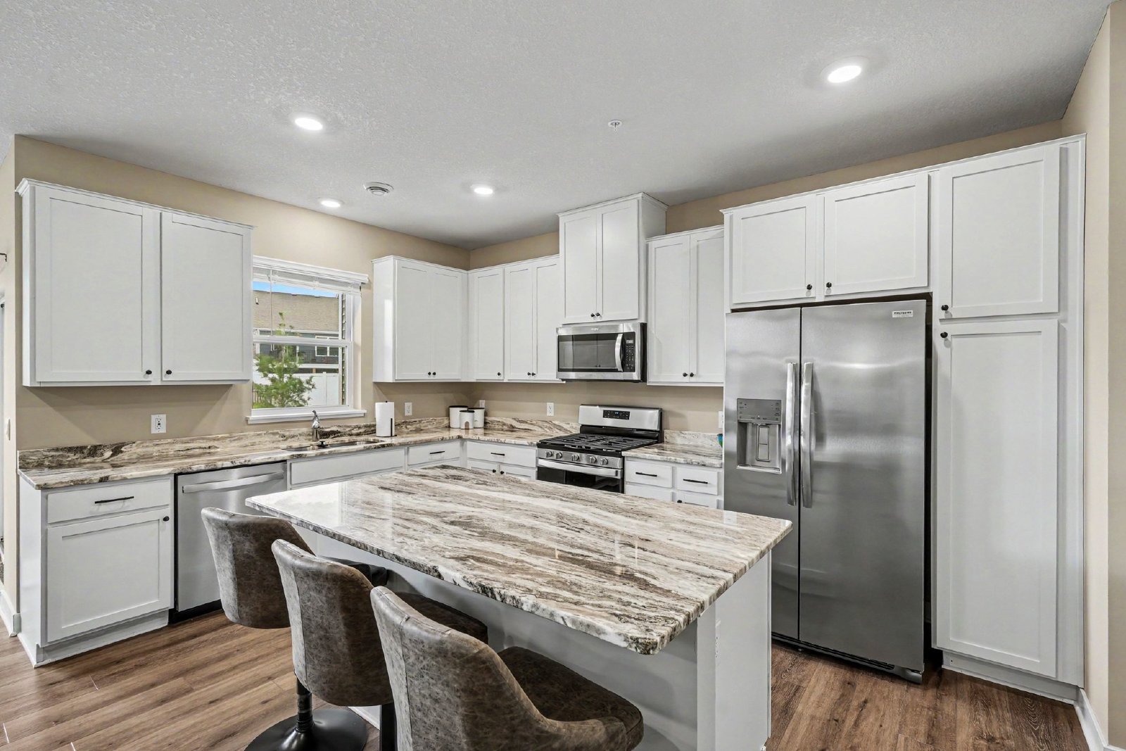 Kaylemore Trail, Rosemount (13860) LS KK1 - 1 property image