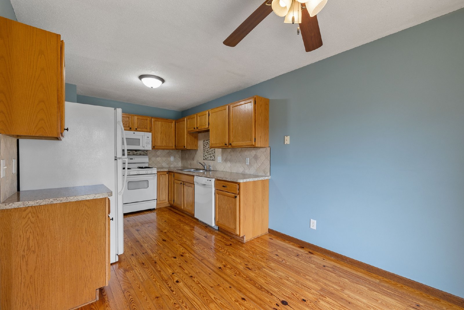 Glencoe Avenue, Lakeville (16940) JP KK1 **TPO** - 1 property image