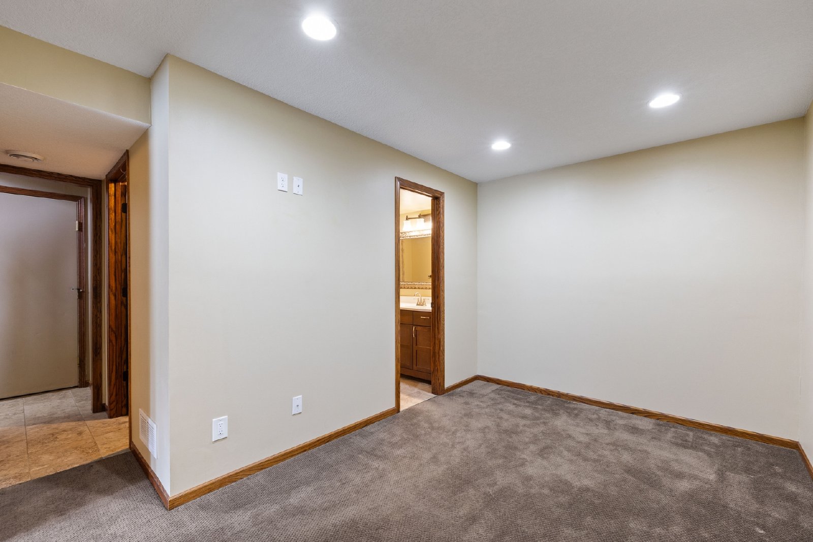 Glencoe Avenue, Lakeville (16940) JP KK1 **TPO** - 1 property image