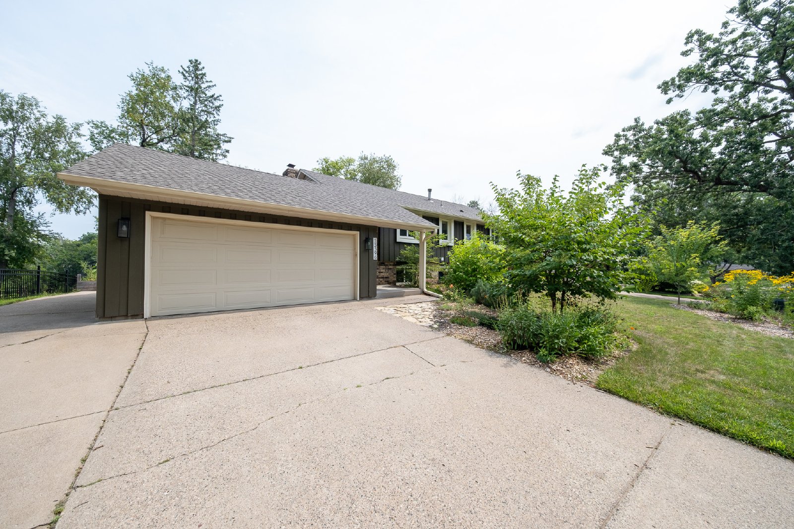 Everest Avenue, Apple Valley (13396) LS JS1 - 1 property image
