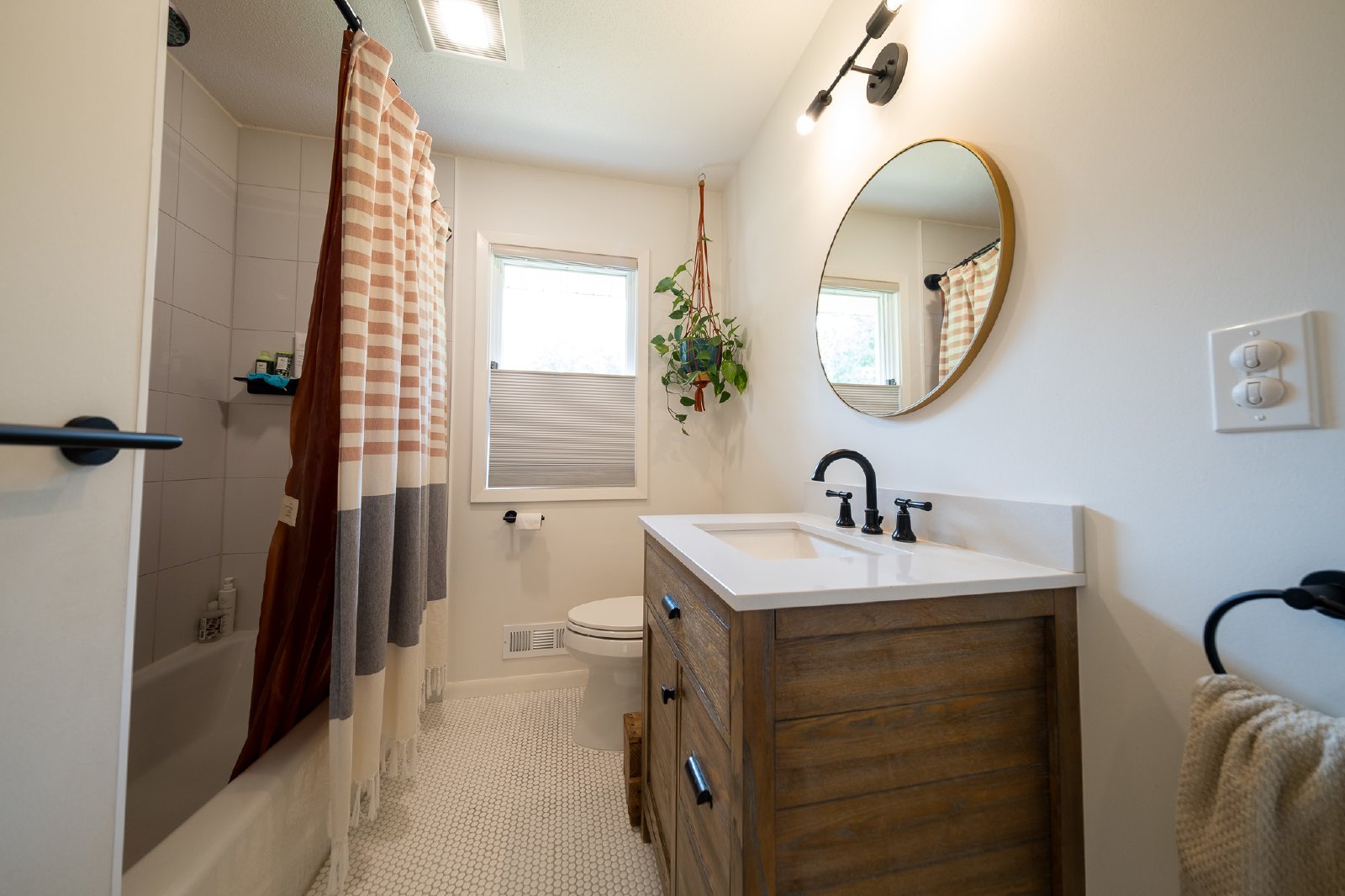 Everest Avenue, Apple Valley (13396) LS JS1 - 1 property image