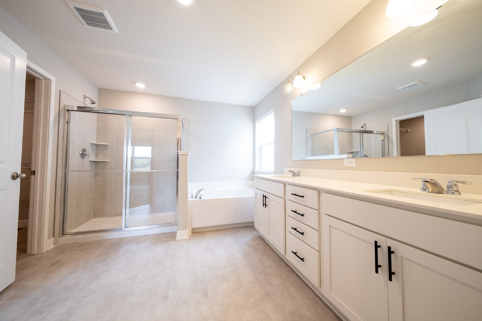 Bent Pine Lane, Woodbury (10704) MJ KK1 - 1 property image
