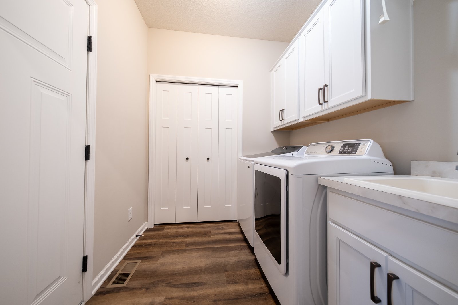 192nd Street West, Farmington (3716) AB JS1 - 1 property image
