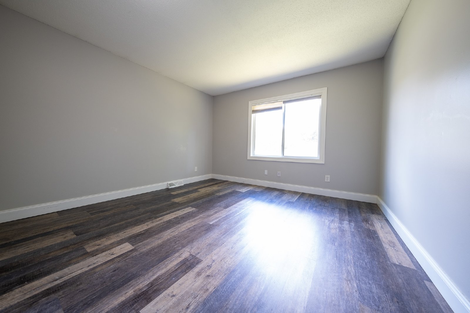 Overlook Trail, Eden Prairie (9334) LS KK1 **HWP** - 1 property image