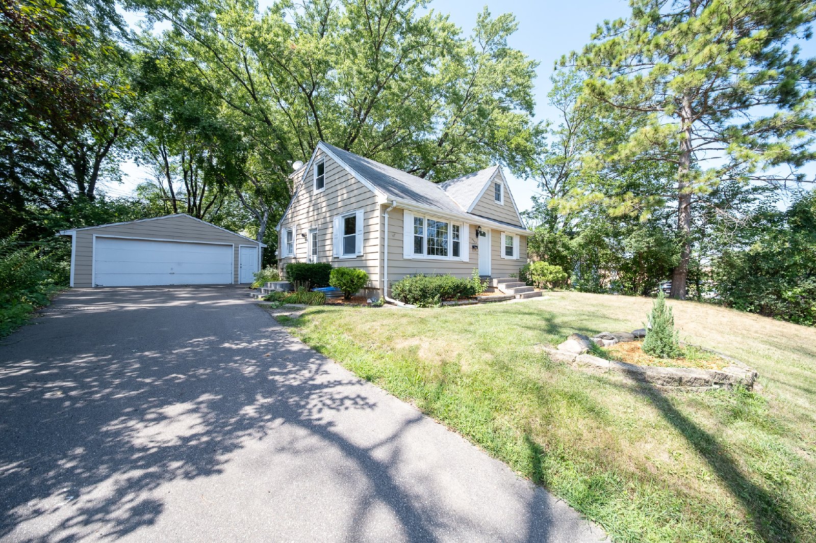 Oregon Avenue North, New Hope (4103) JP DG1 *HWP* - 1 property image