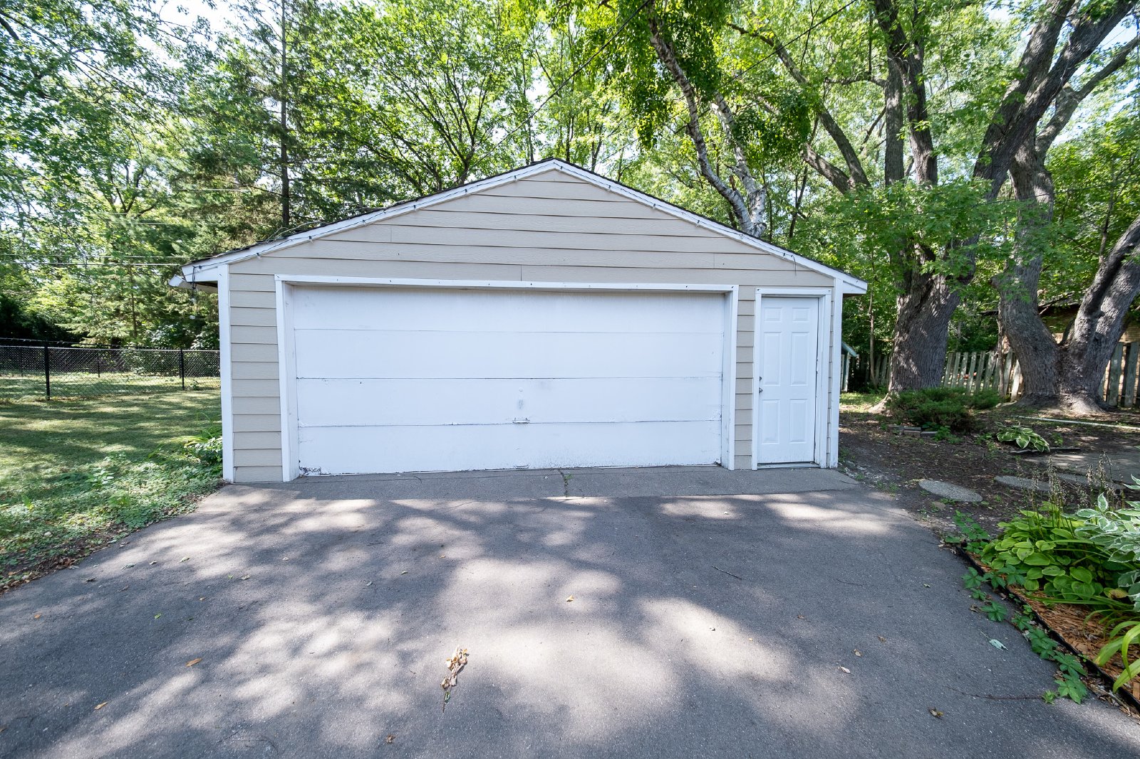 Oregon Avenue North, New Hope (4103) JP DG1 *HWP* - 1 property image