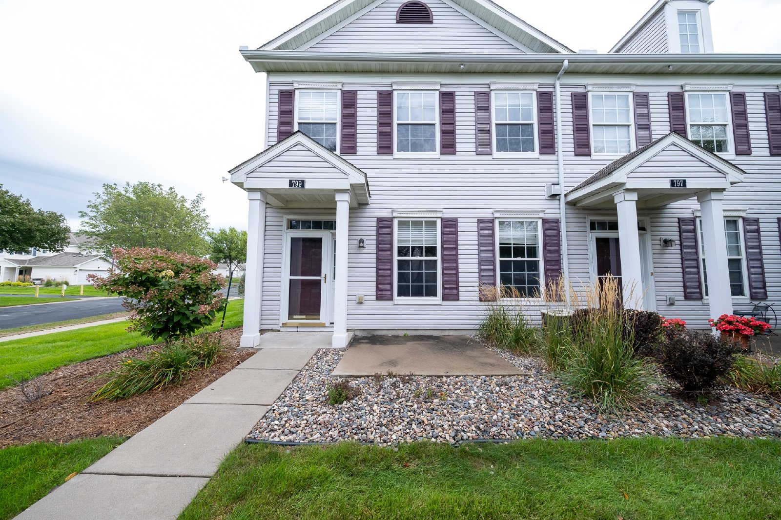 Cobblestone Way, Shakopee (799) LS JS - 1 property image