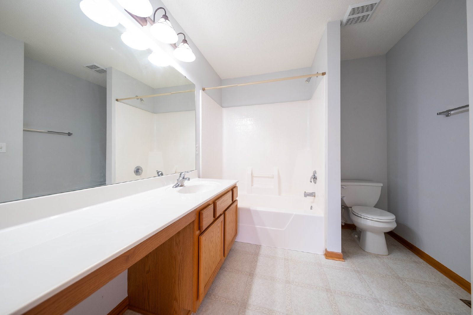Cobblestone Way, Shakopee (799) LS JS - 1 property image