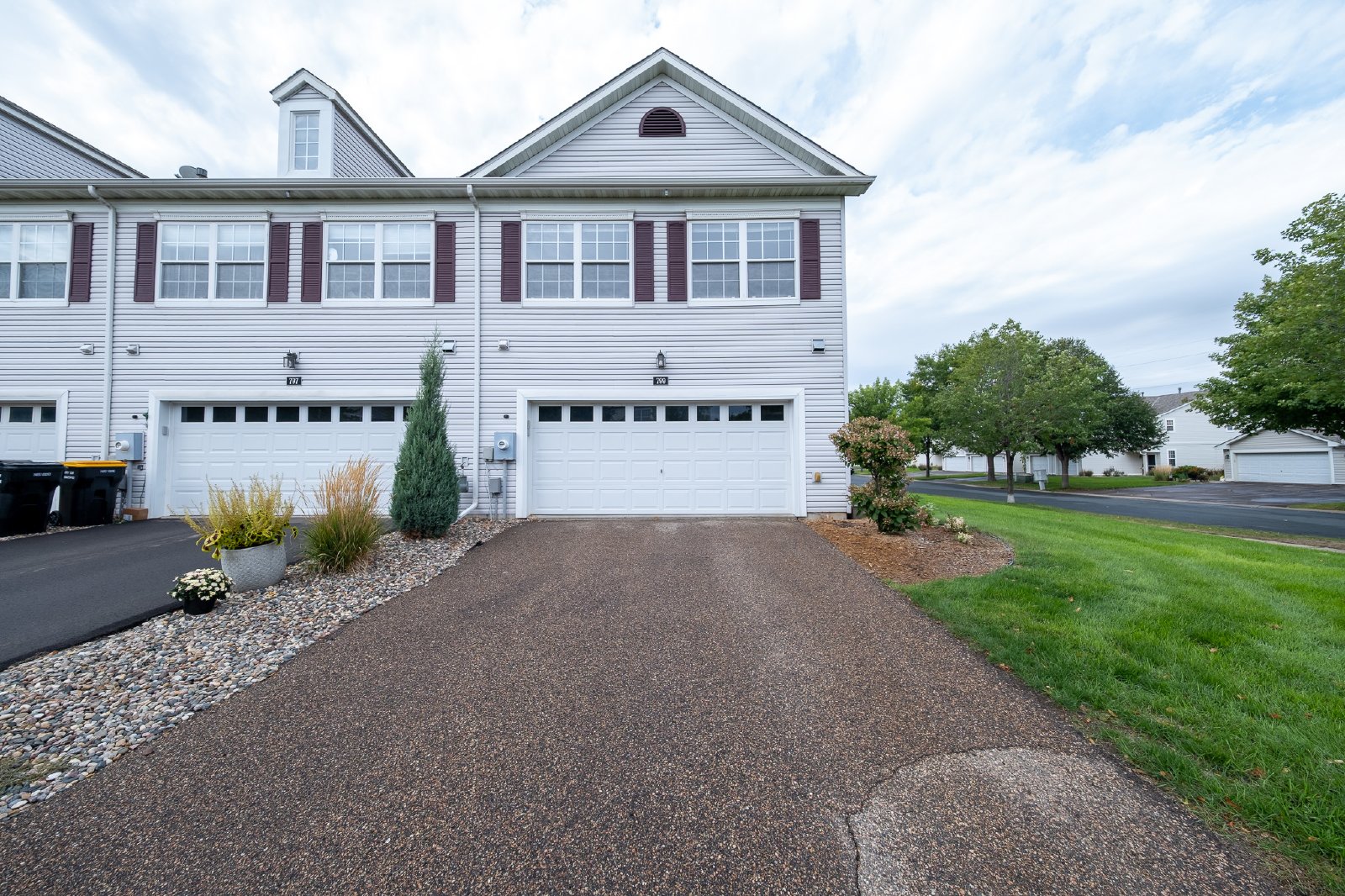 Cobblestone Way, Shakopee (799) LS JS - 1 property image