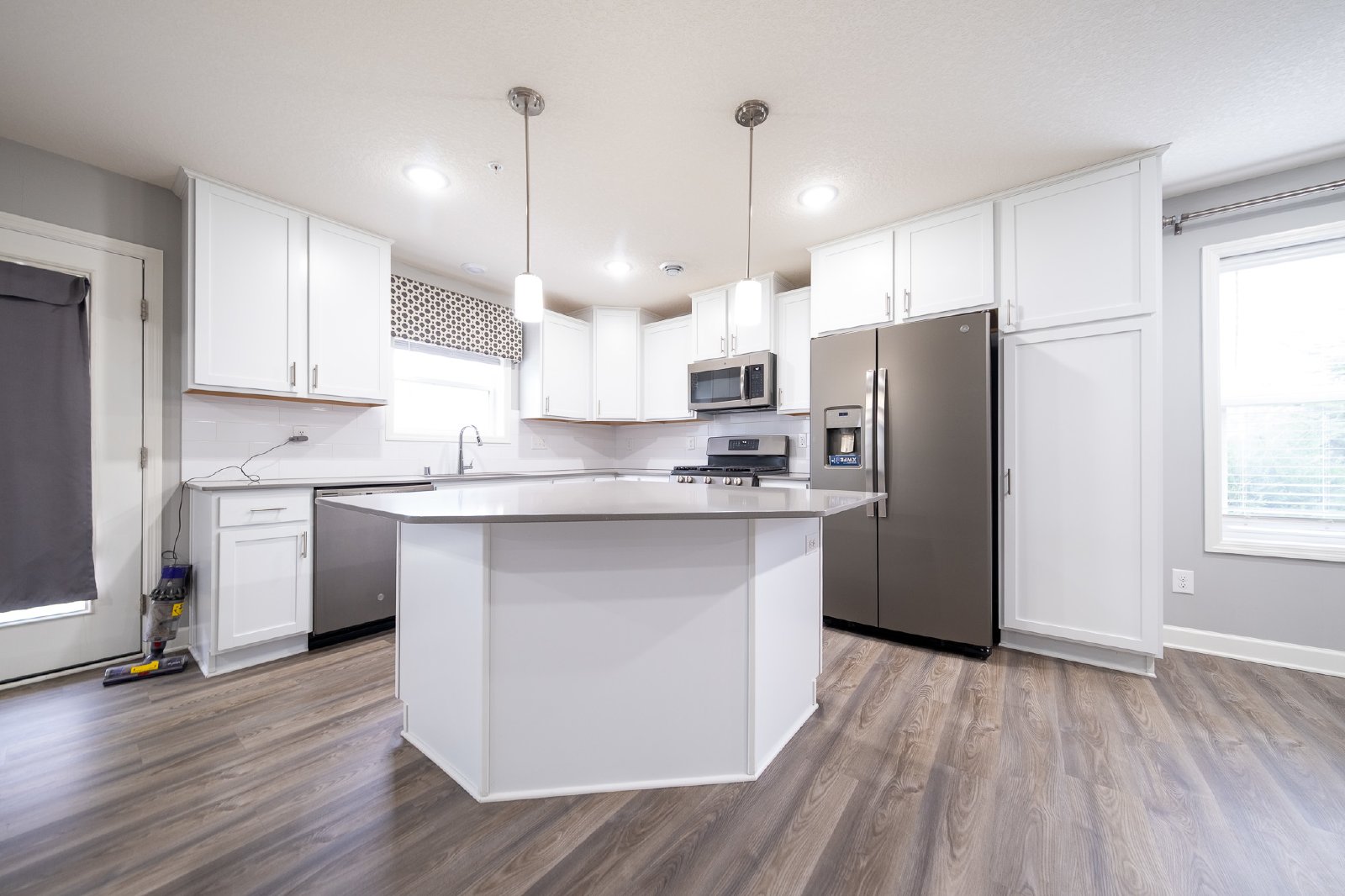 143rd Court East, Rosemount (1252) AB JS - 1 property image