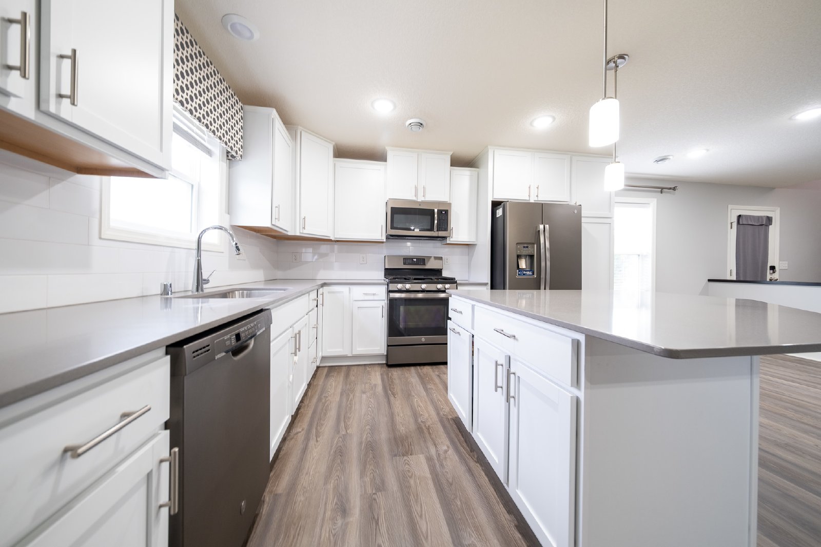 143rd Court East, Rosemount (1252) AB JS - 1 property image