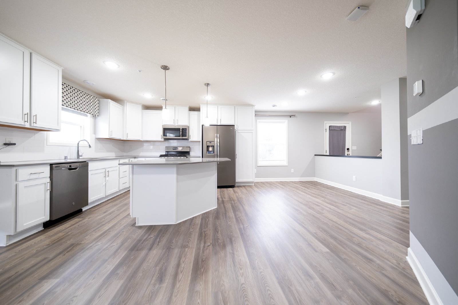 143rd Court East, Rosemount (1252) AB JS - 1 property image