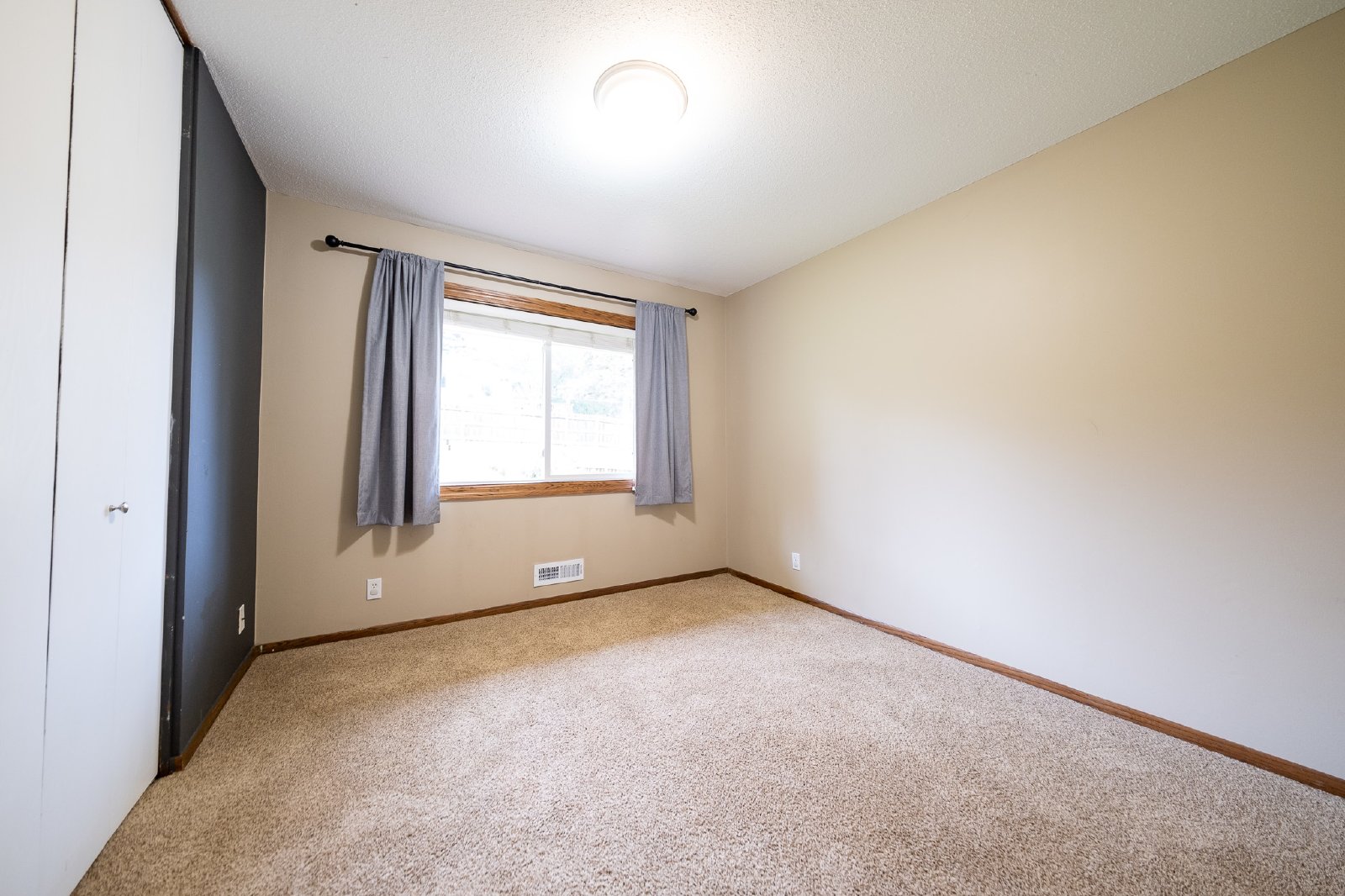 Upper 139th Street West, Apple Valley (7367) RS DG1 *HWP* - 1 property image