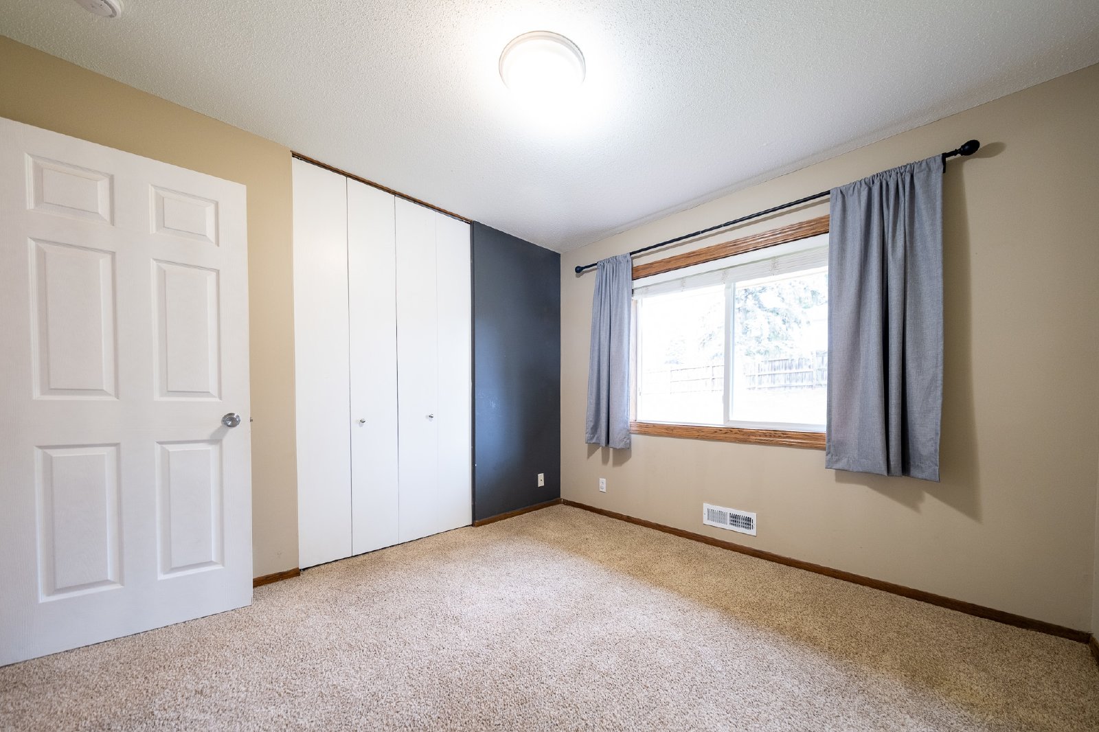 Upper 139th Street West, Apple Valley (7367) RS DG1 *HWP* - 1 property image