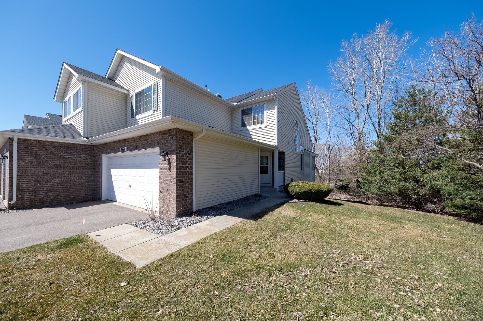 2167 Cool Stream Cir. Eagan, MN 55122 Mauzy Properties