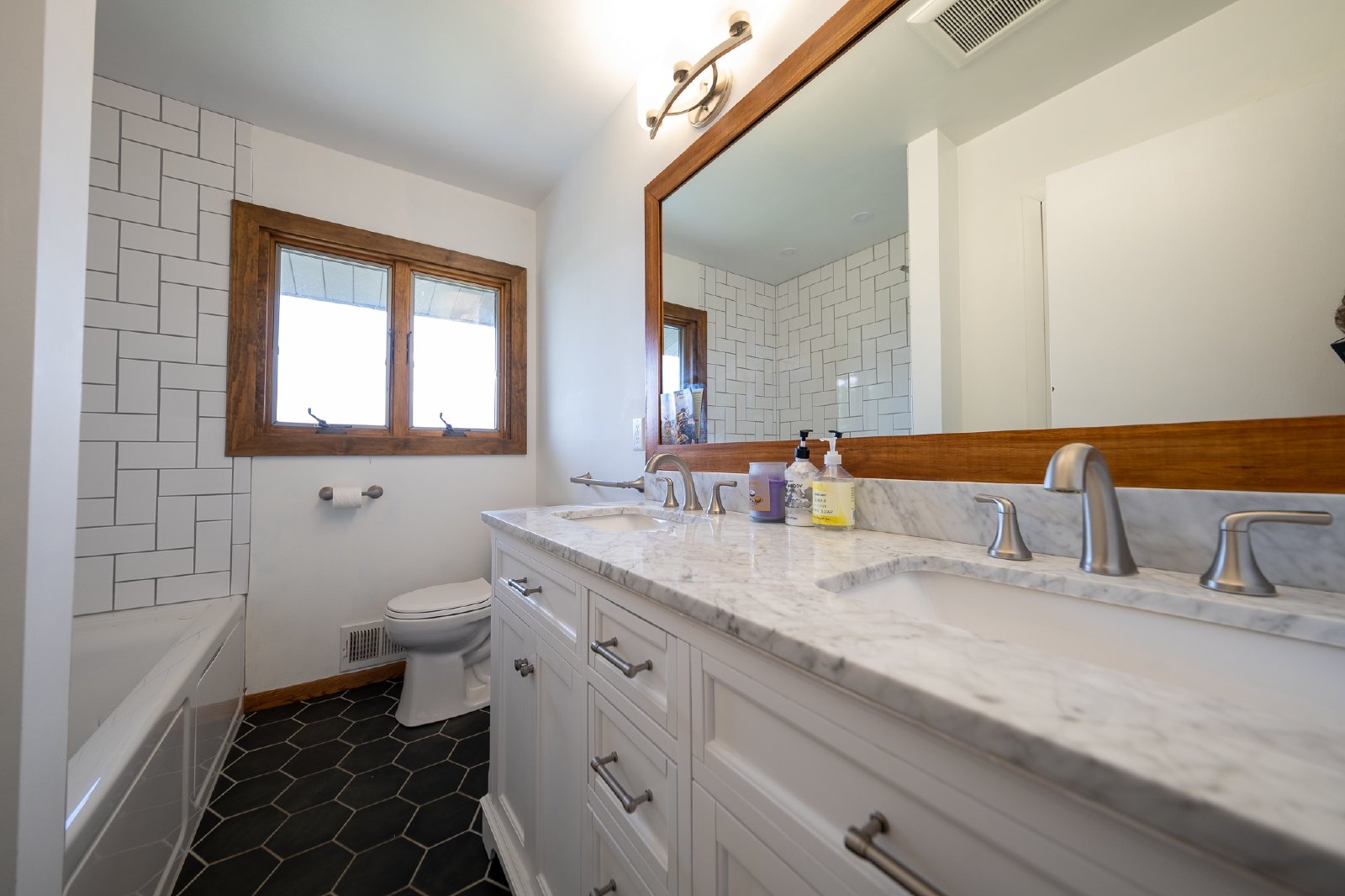 Lincoln Street Northeast, Blaine (8564) LY MG2 - 1 property image