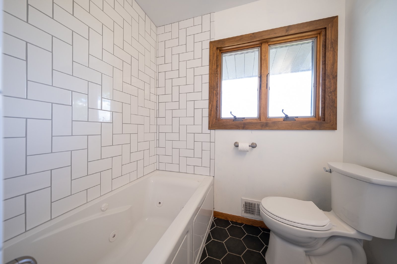 Lincoln Street Northeast, Blaine (8564) LY MG2 - 1 property image